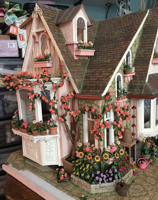 Dollhouse Pink Cottage