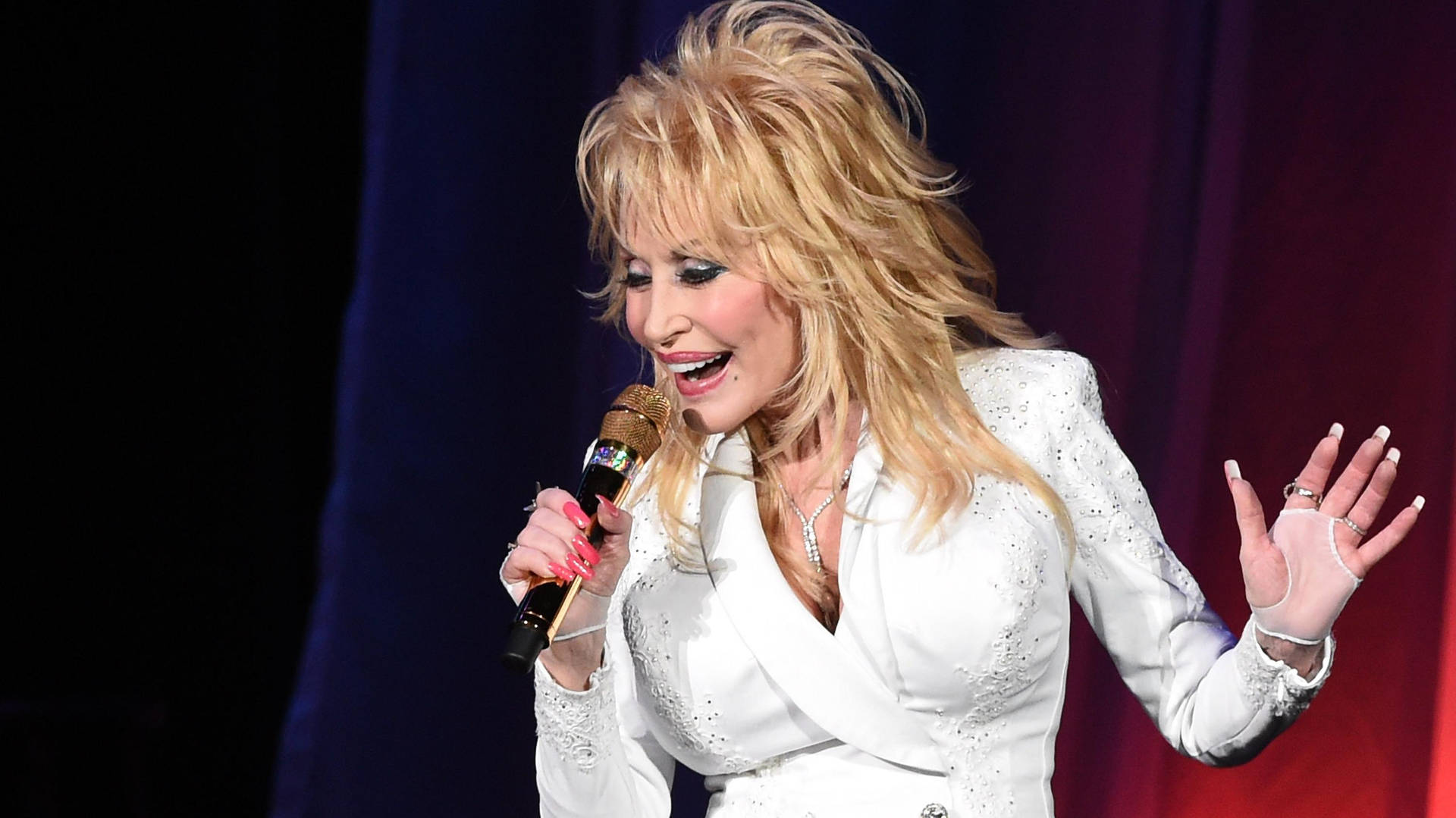 Dolly Parton Singing And Performing