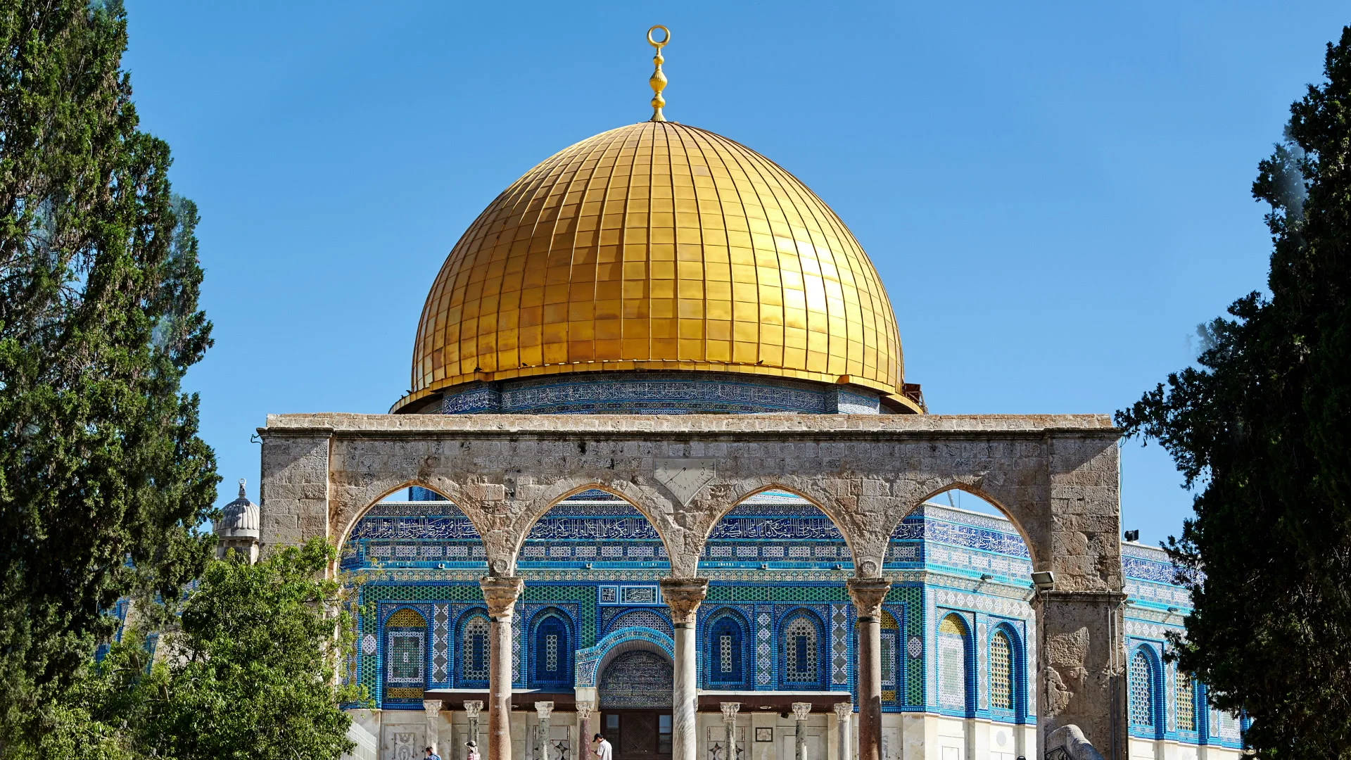 Dome Of The Rock Behind Arches And Foliage Background