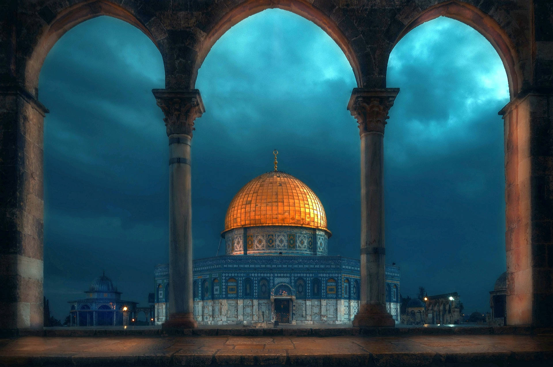 Dome Of The Rock Between Arches Background