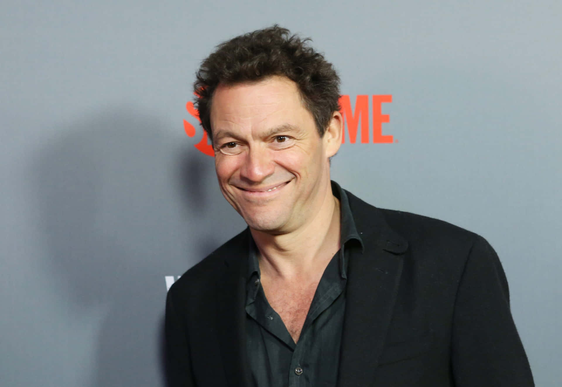 Dominic West 2560 X 1762 Background