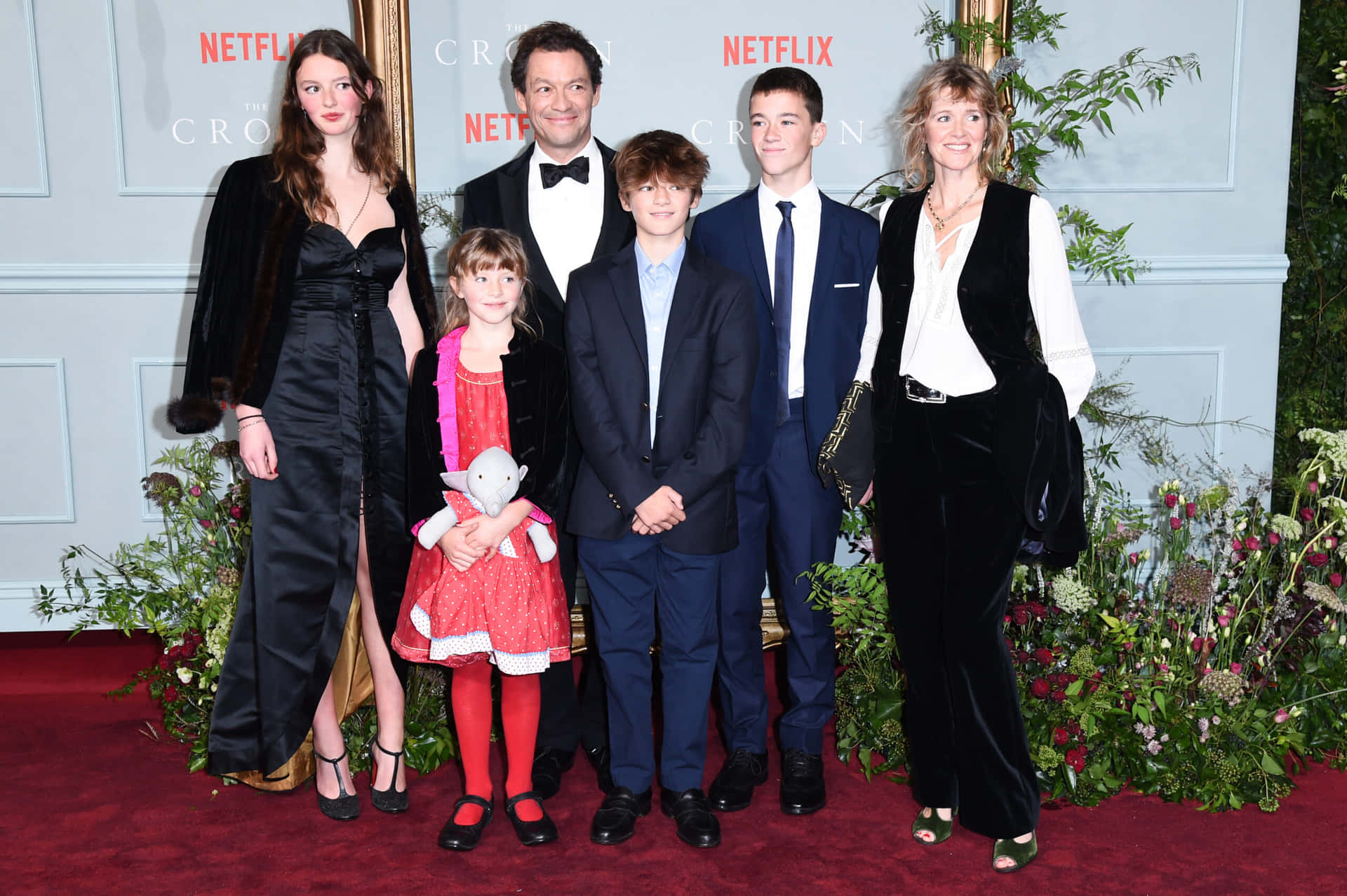 Dominic West - Captivating And Striking Portrait. Background