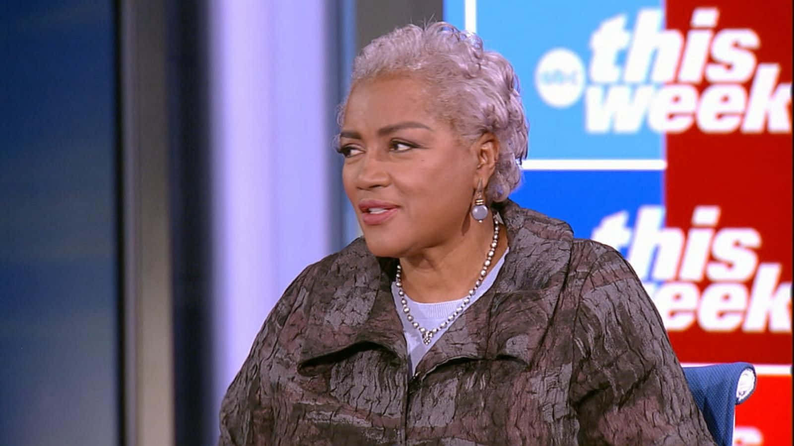 Donna Brazile At A Public Speaking Event Background