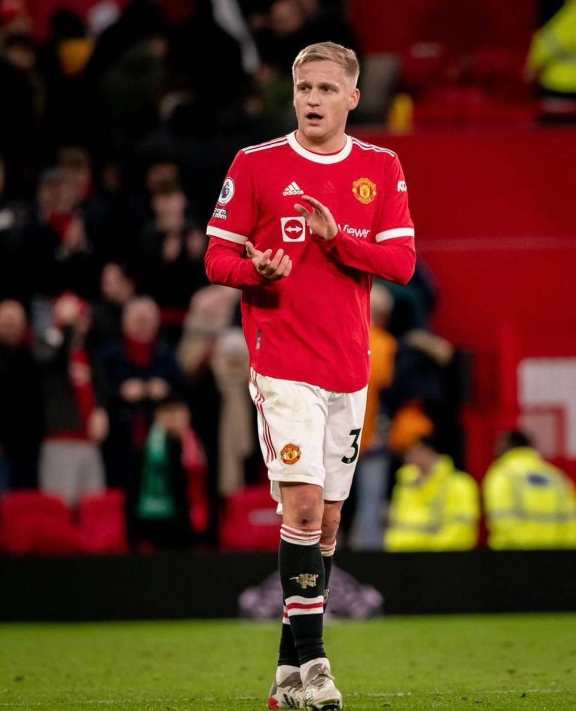 Donny Van De Beek Appreciating Fans In The Stadium Background