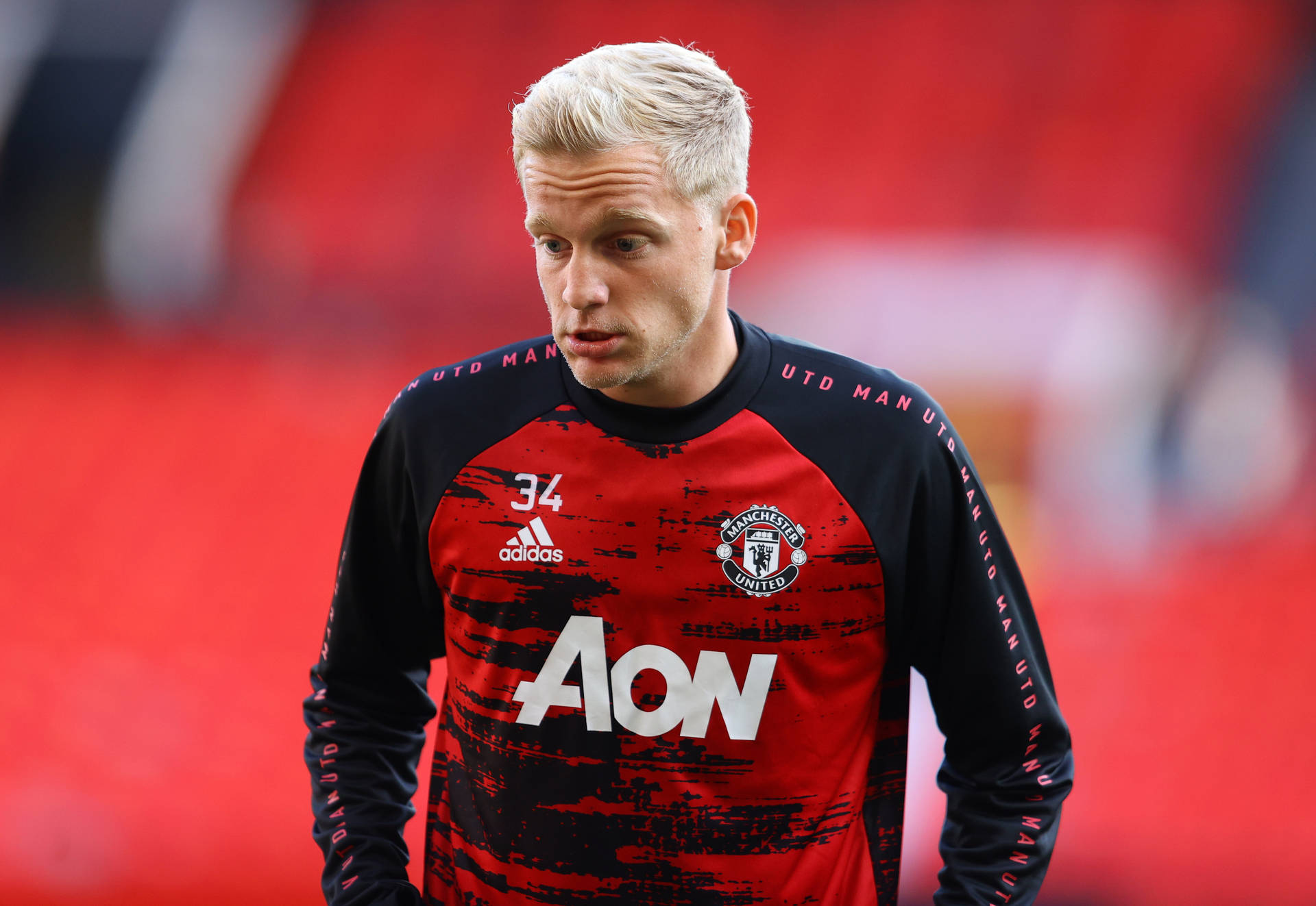 Donny Van De Beek Long-sleeved Manchester Jersey Background