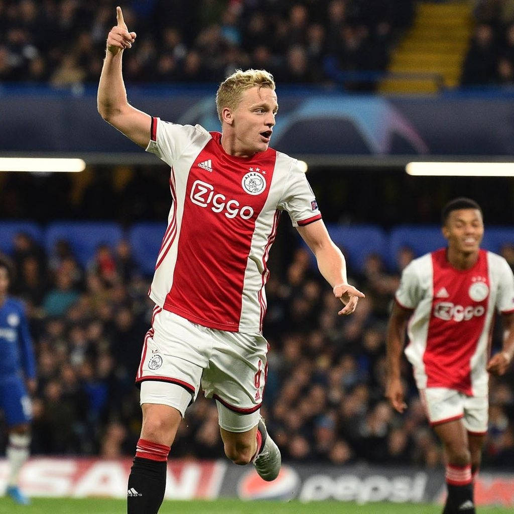 Donny Van De Beek Running While Pointing Background