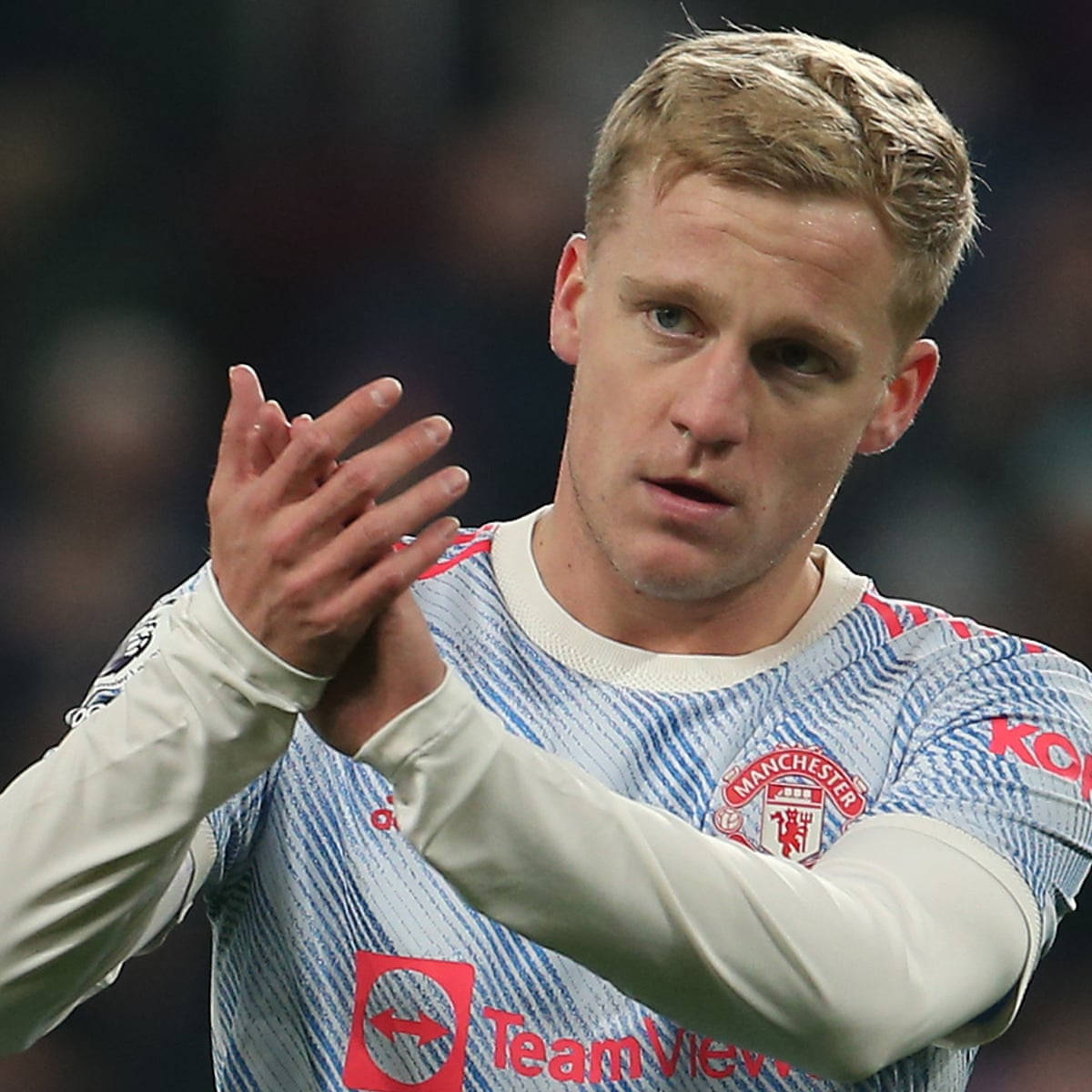 Donny Van De Beek Serious Clapping Background