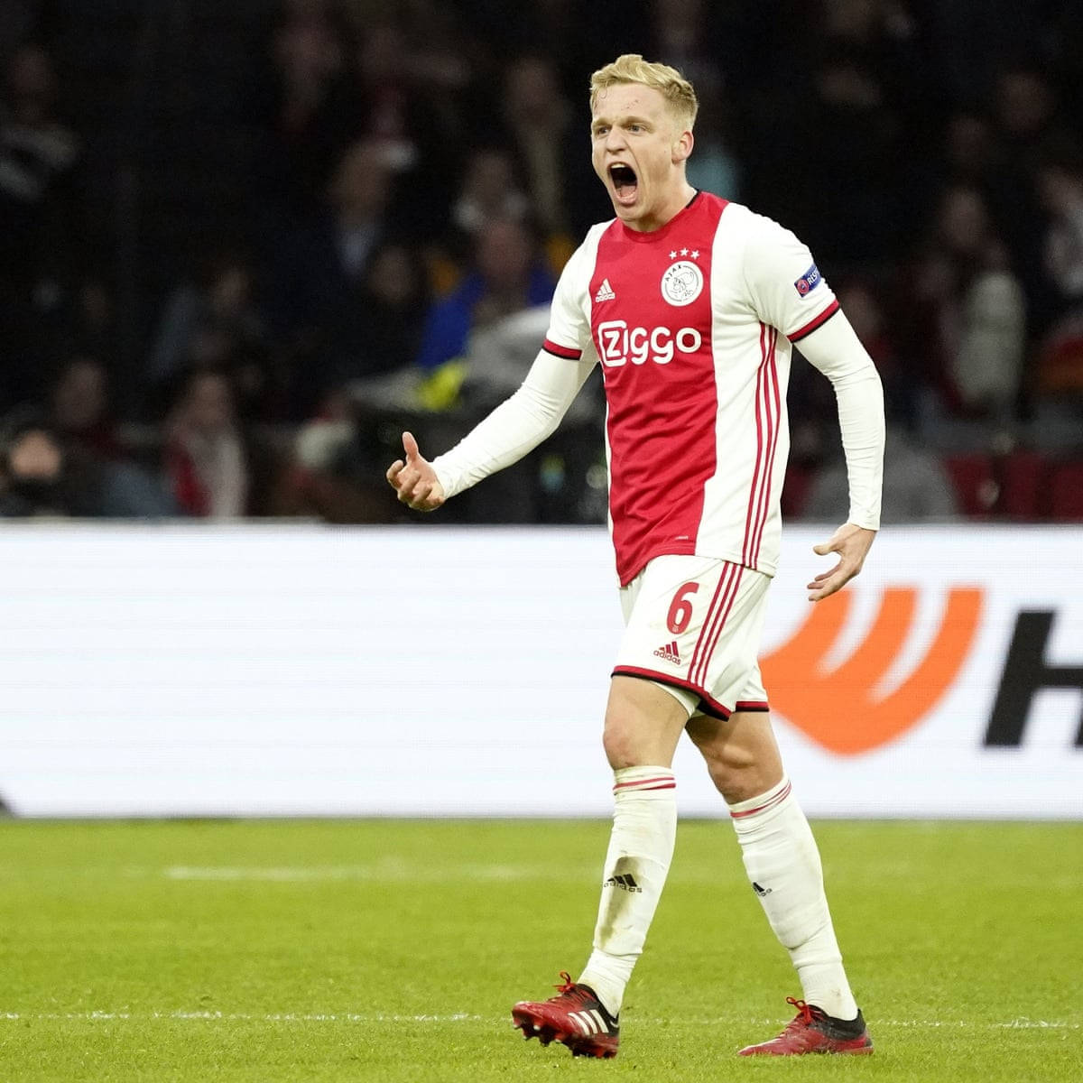 Donny Van De Beek Shouting And Walking Background