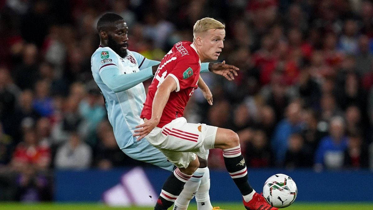 Donny Van De Beek Vs West Ham United Background