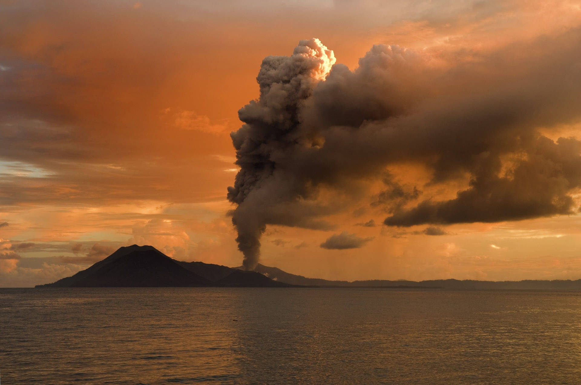 Dramatic Volcanic Eruption In Papua New Guinea