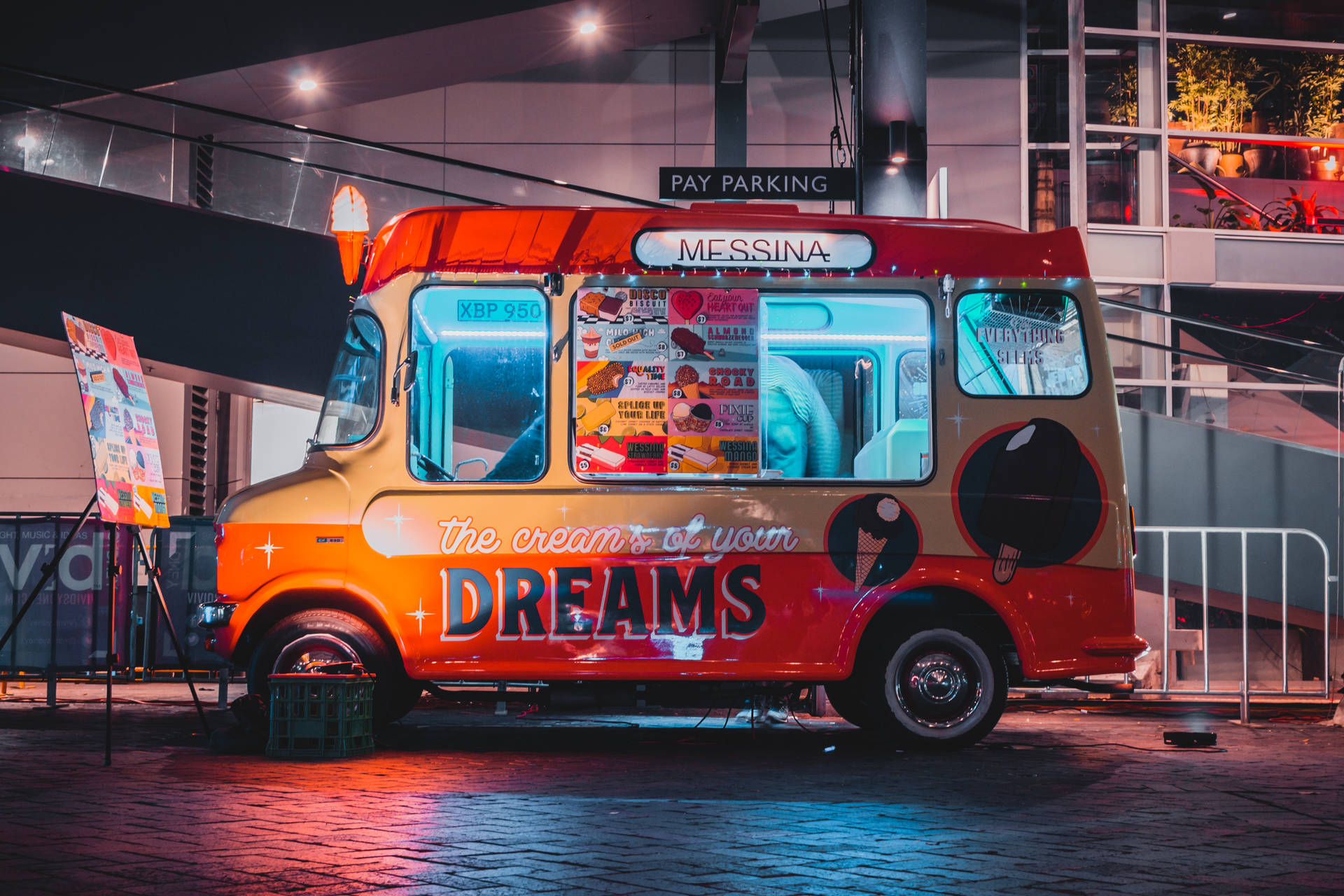 Dream Food Truck At Night Background