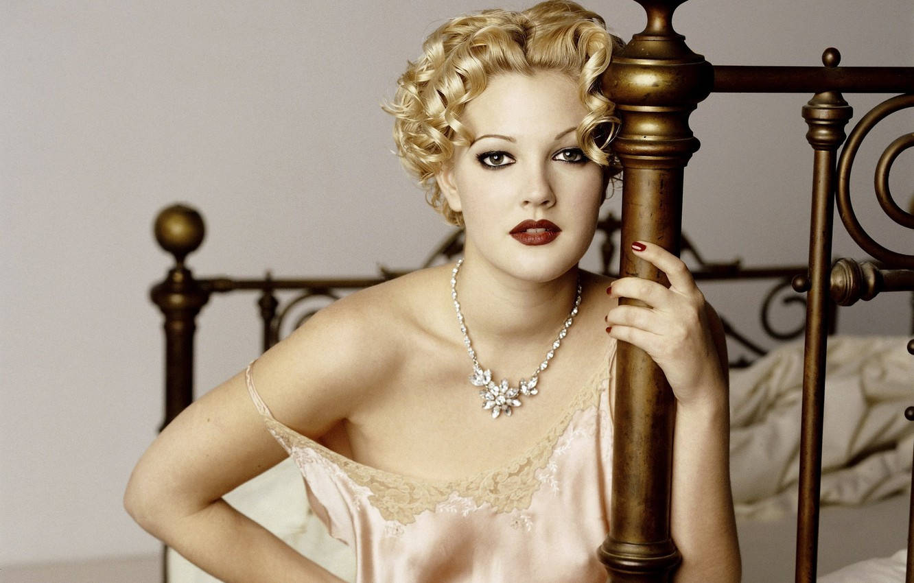 Drew Barrymore Elegant Look Background