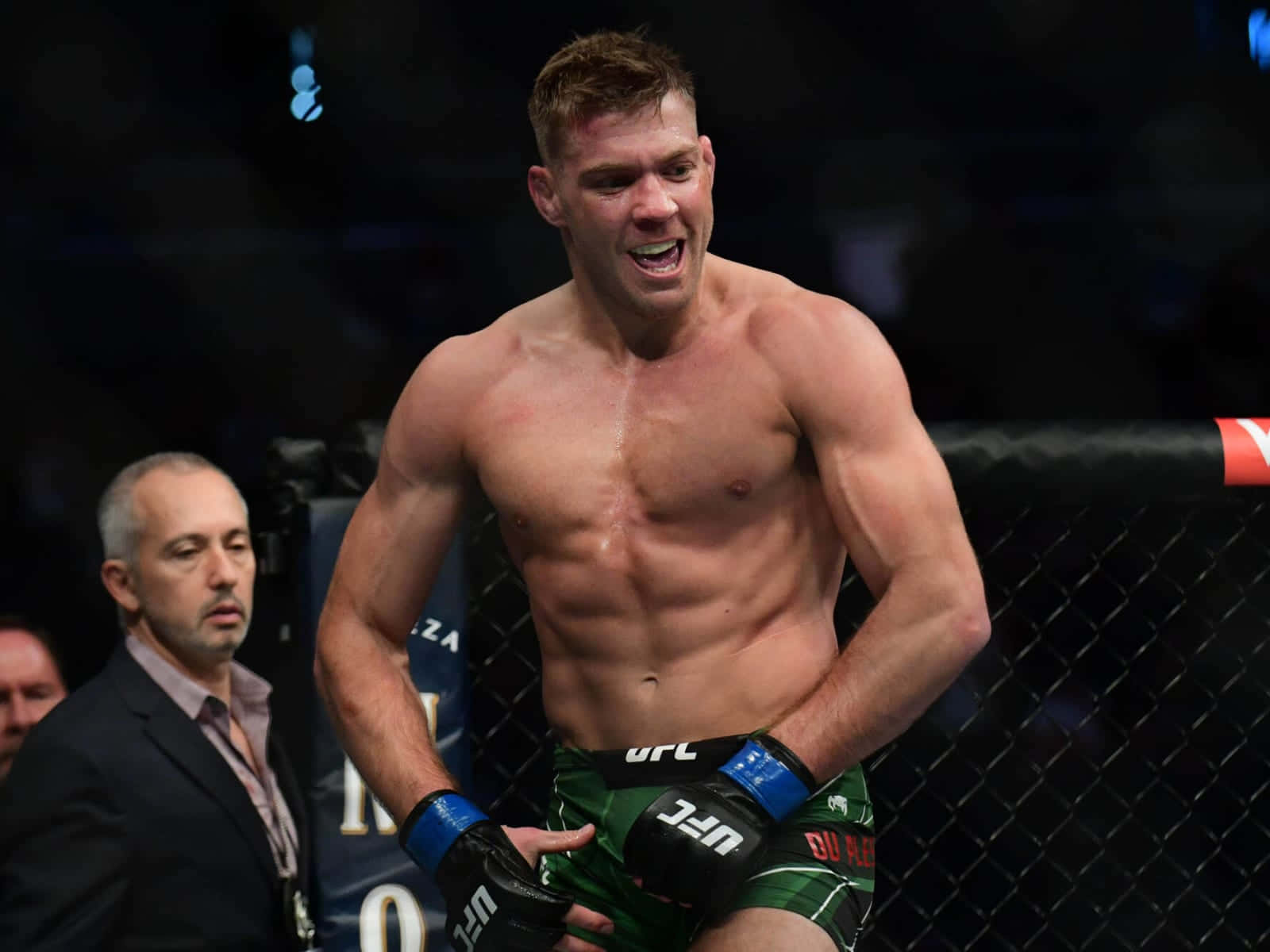 Dricus Du Plessis Flexing