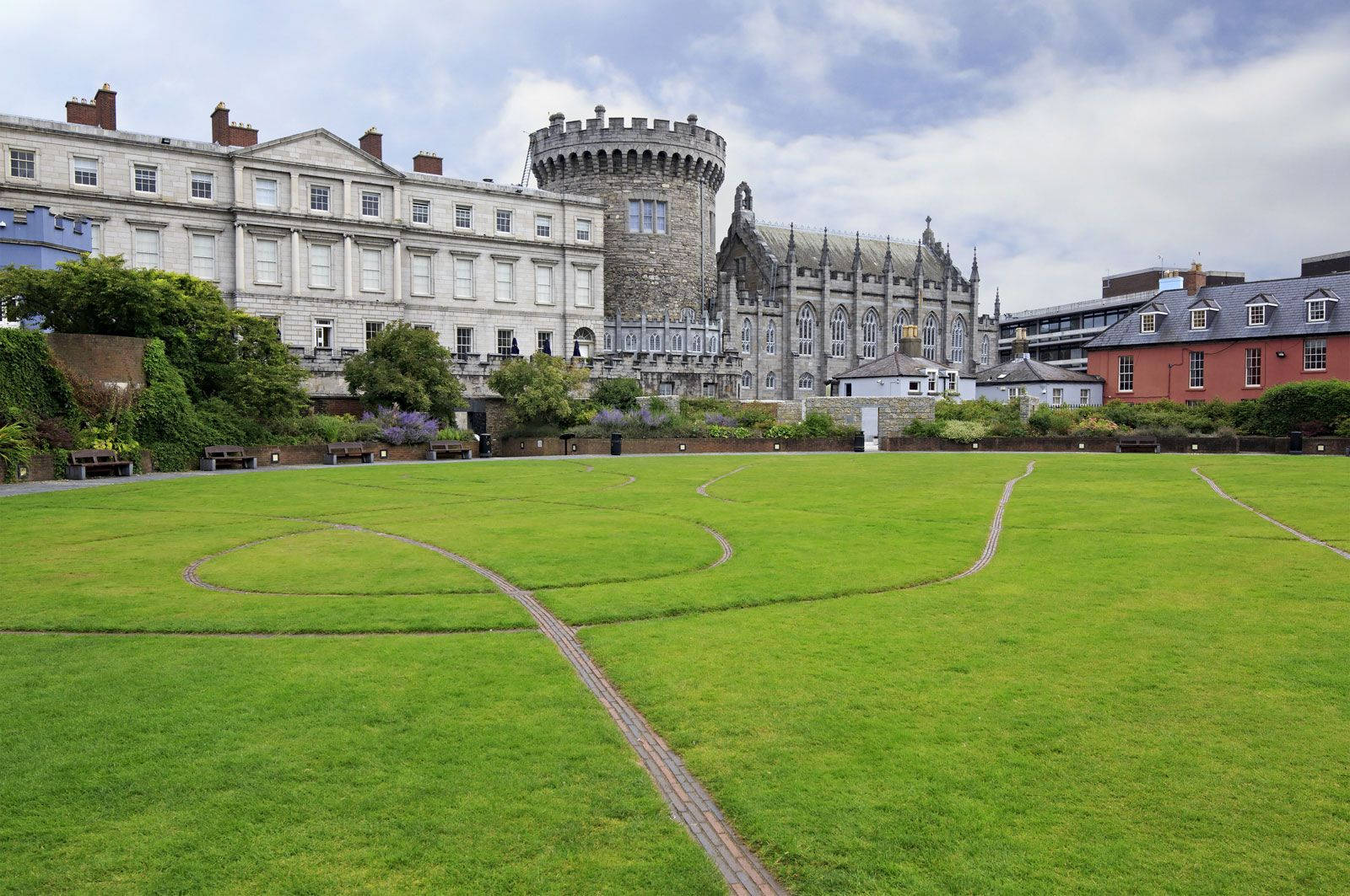 Dublin Castle Field Background