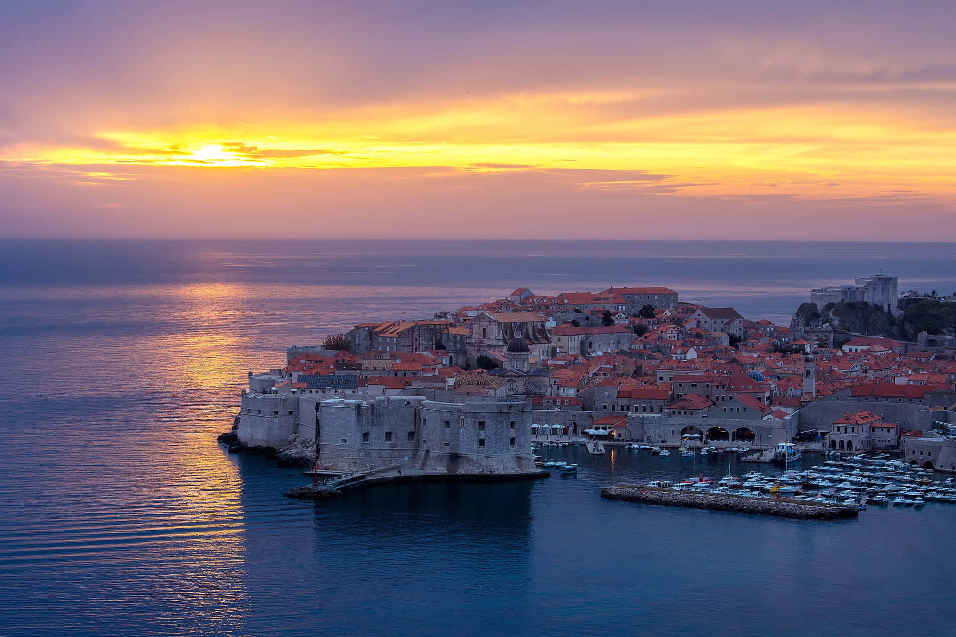 Dubrovnik And Scenic Sunset Sky Background