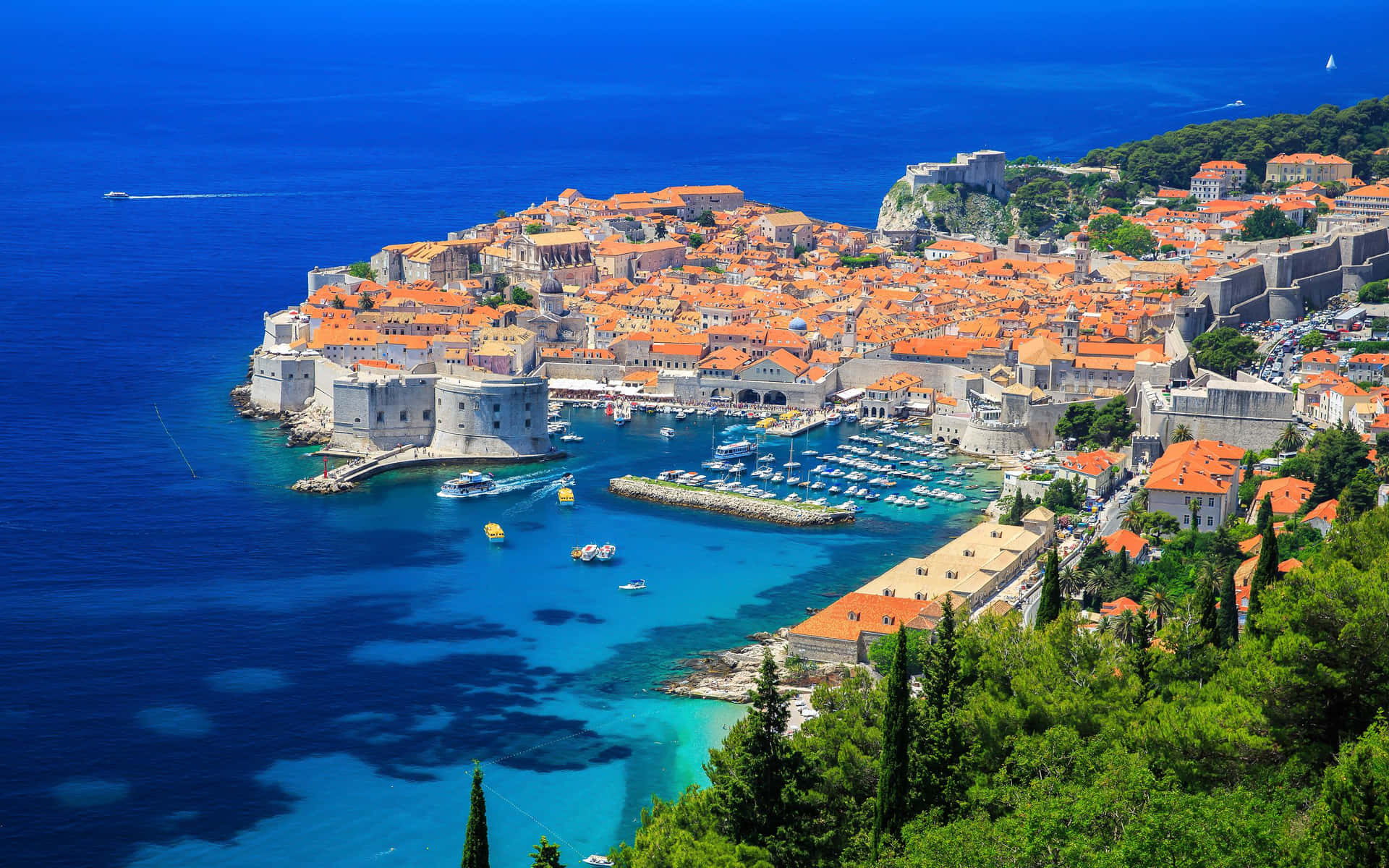 Dubrovnik Vibrant Seaport City Background