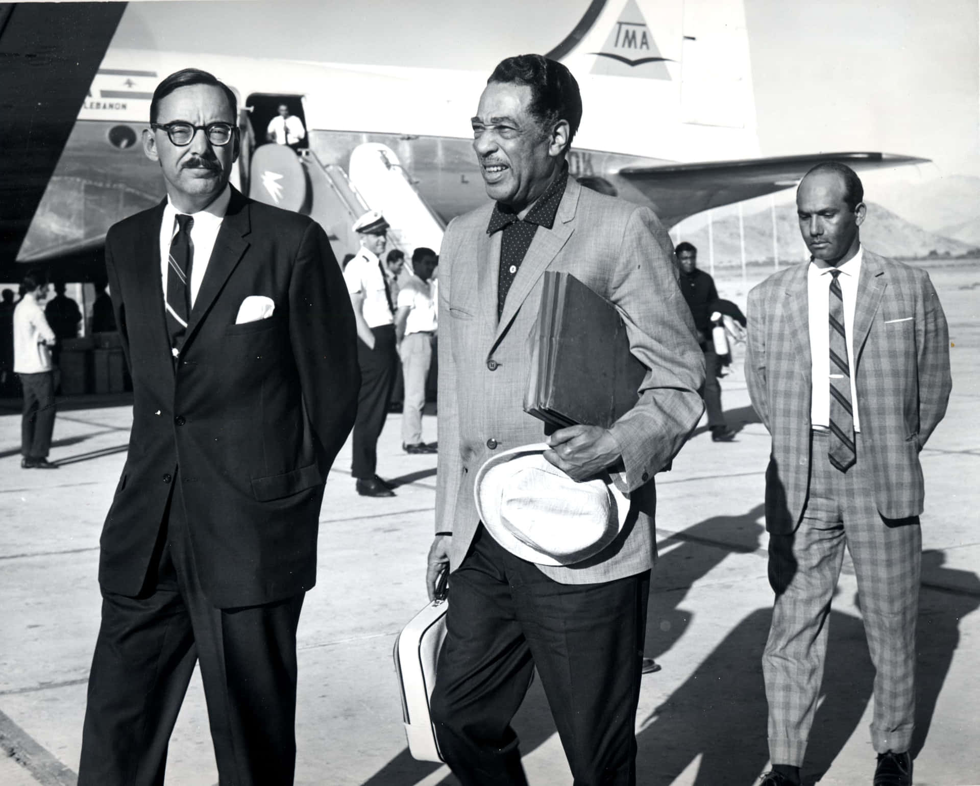 Duke Ellington Arrival Blackand White Photo Background