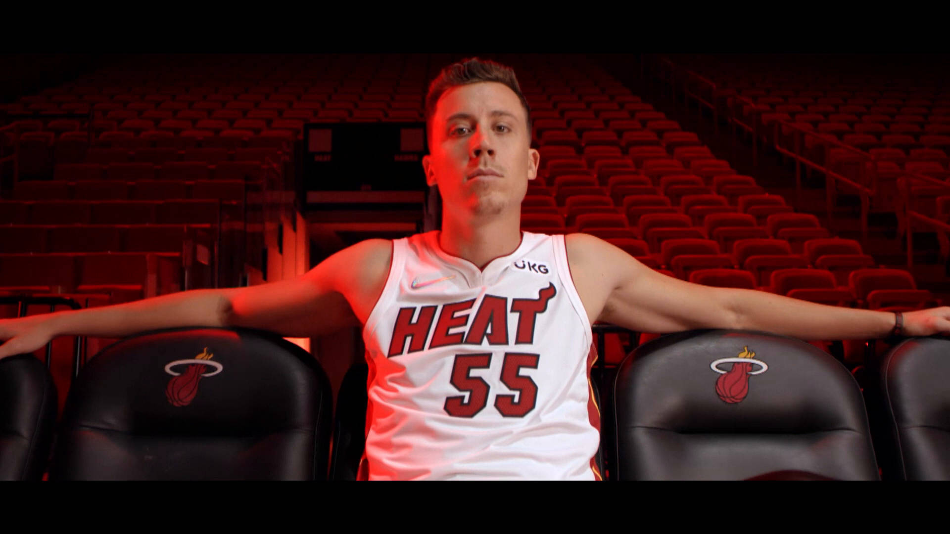 Duncan Robinson Sitting On The Bench Background
