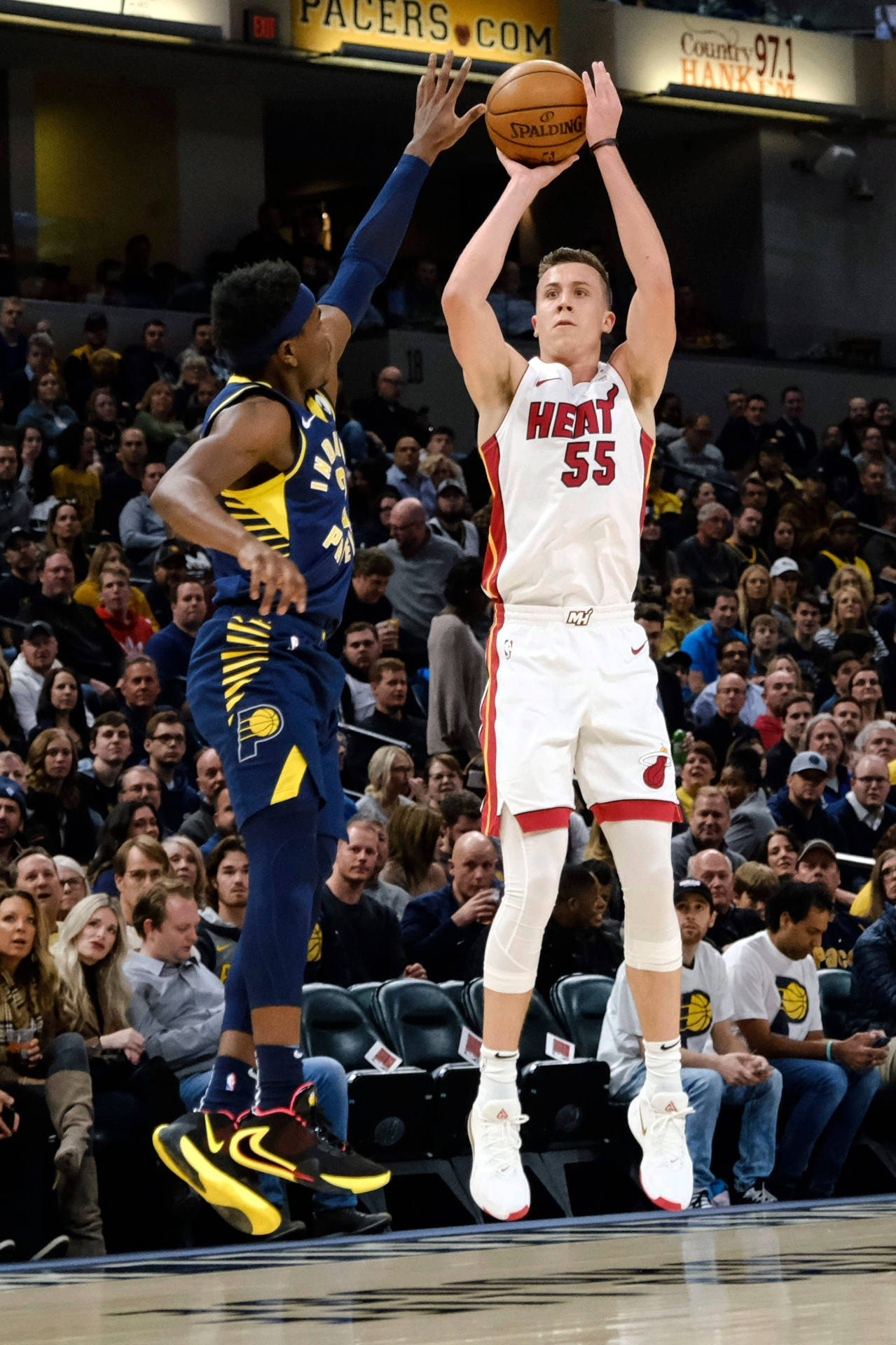 Duncan Robinson With His Remarkable Shot Background