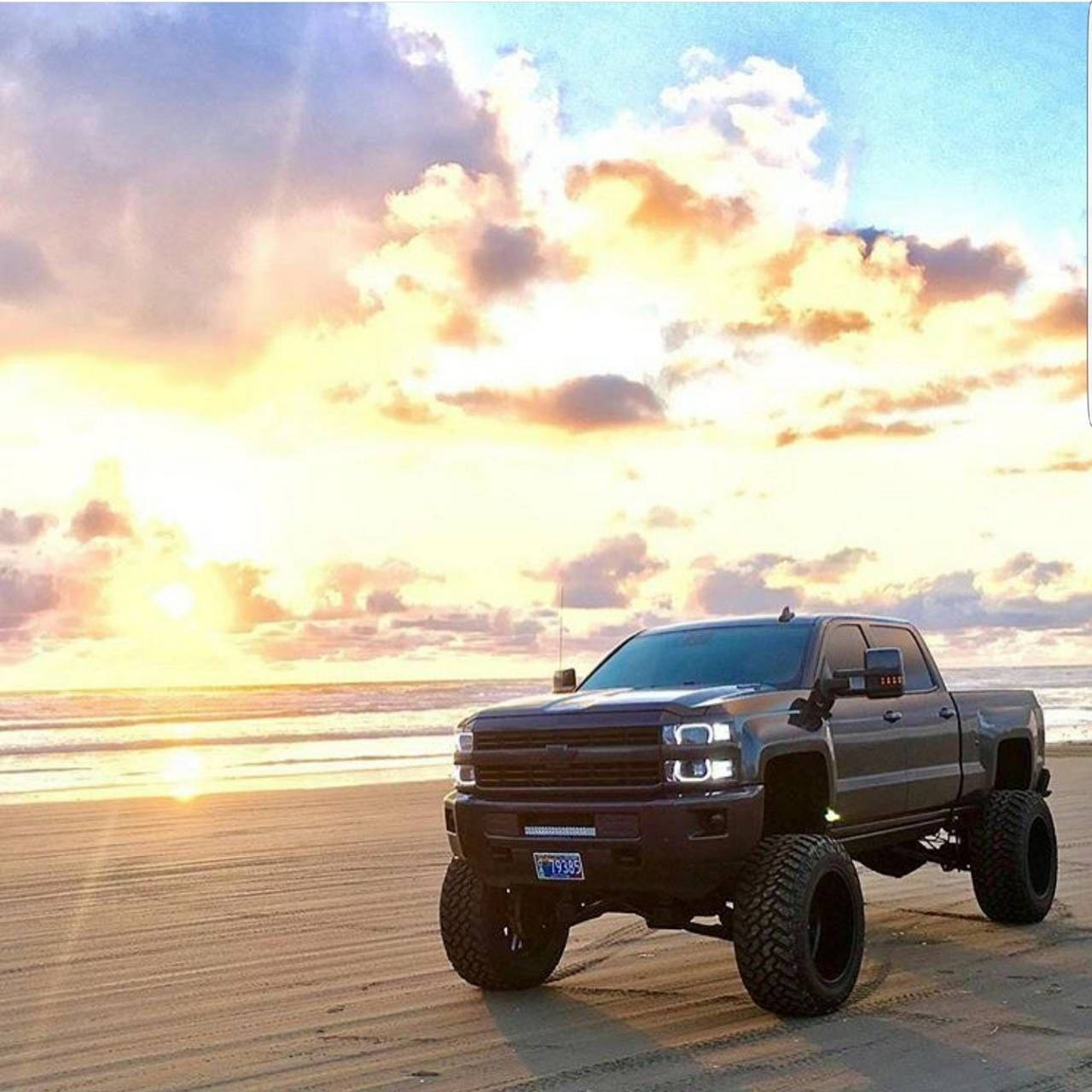 Duramax At The Beach Background