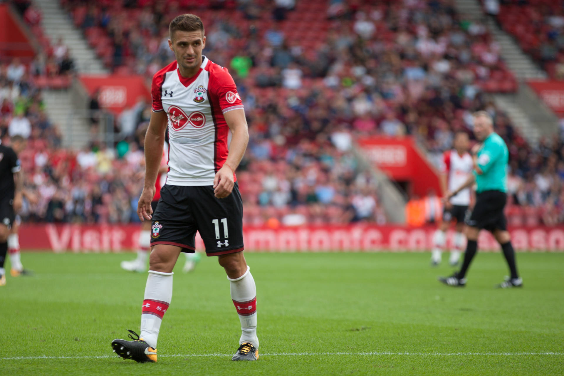 Dusan Tadic Playing For Southampton Fc Background