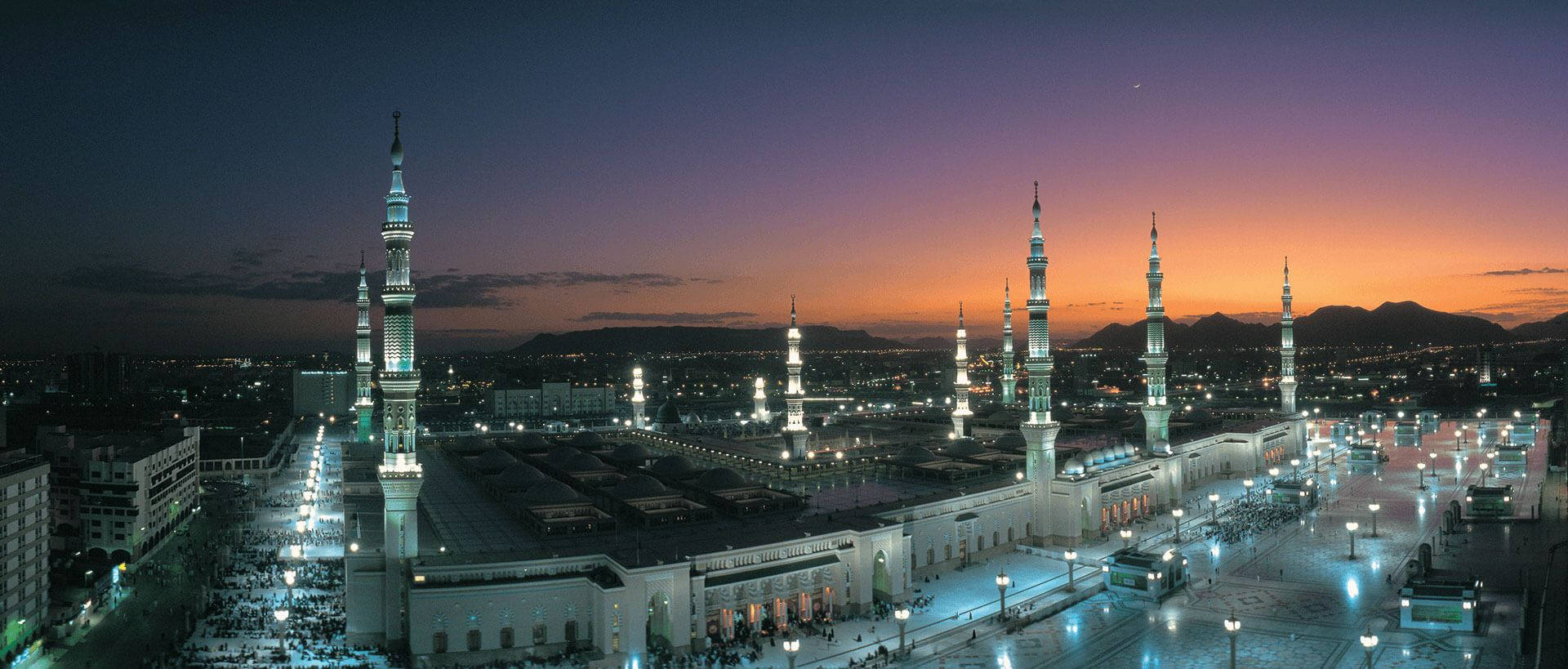 Dusk Over Prophet's Mosque Madina Background