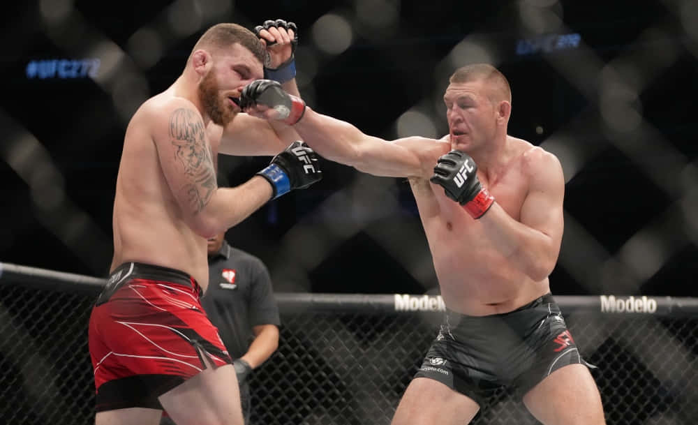 Dustin Jacoby In Action Against Michal Oleksiejczuk Background