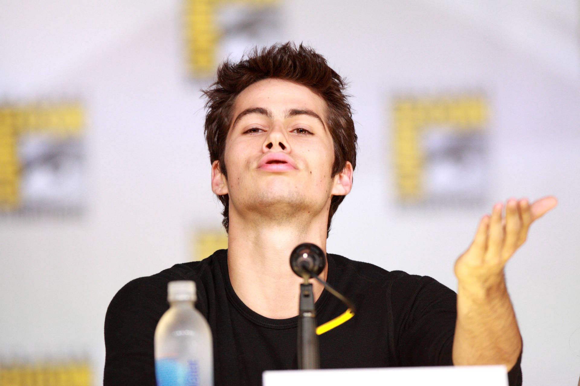 Dylan O'brien Flying Kiss Background