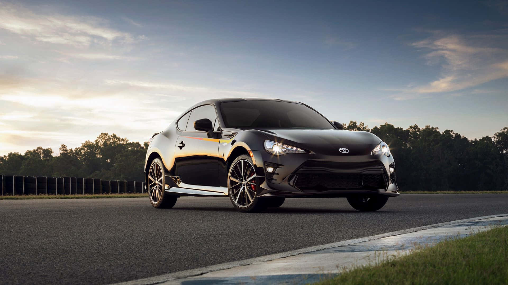 Dynamic Appeal: Sharp Close-up Of A 4k Toyota 86 Background