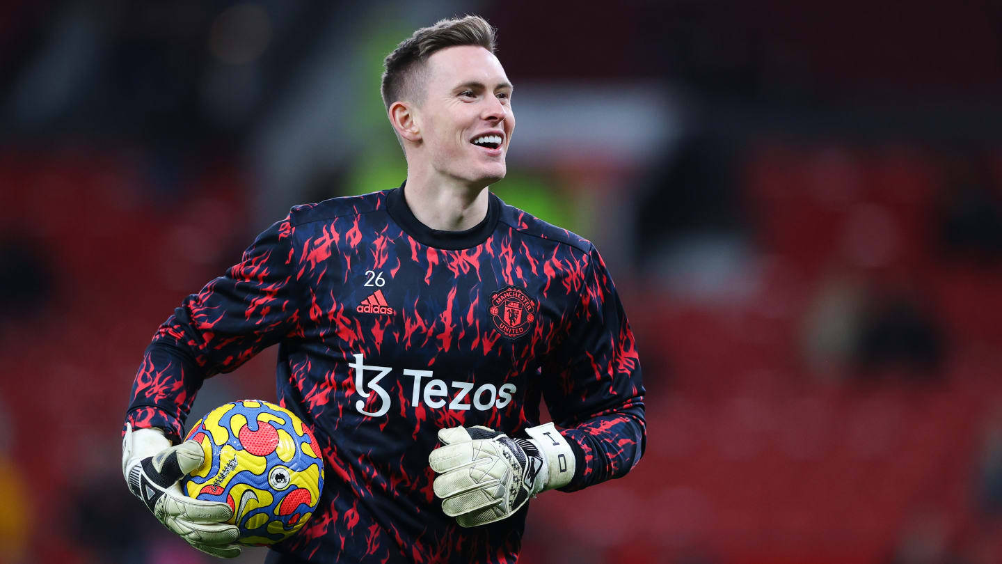 Dynamic Dean Henderson Running With The Ball Background