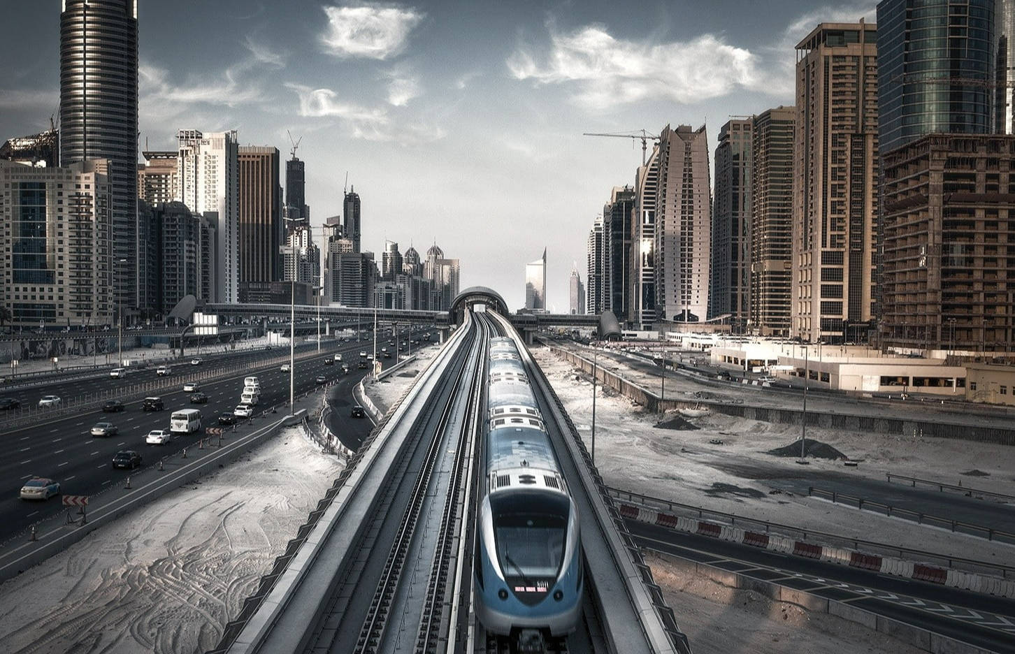 Dynamic Dubai Metro In The Heart Of Uae Background