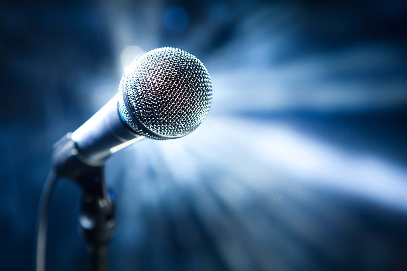 Dynamic Microphone Blocking A Stage Light Background