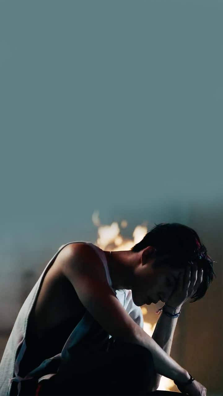 Dynamic Shot Of Kim Hanbin In The 'killing Me' Music Video Background