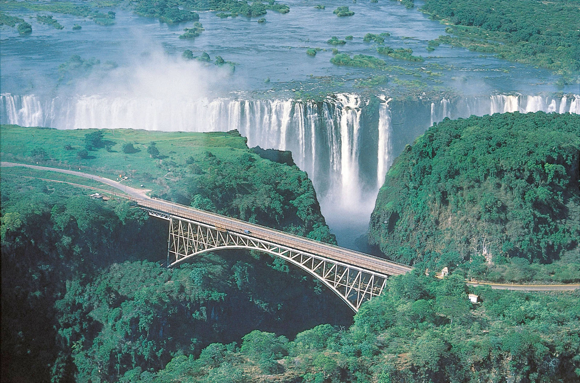 Earth's Greatest Waterfall In Zimbabwe Background