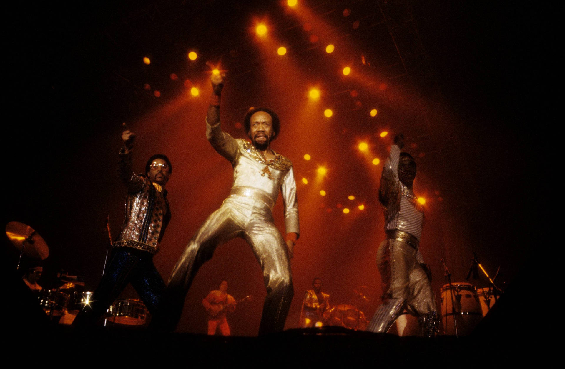 Earth, Wind And Fire Live Performance Background