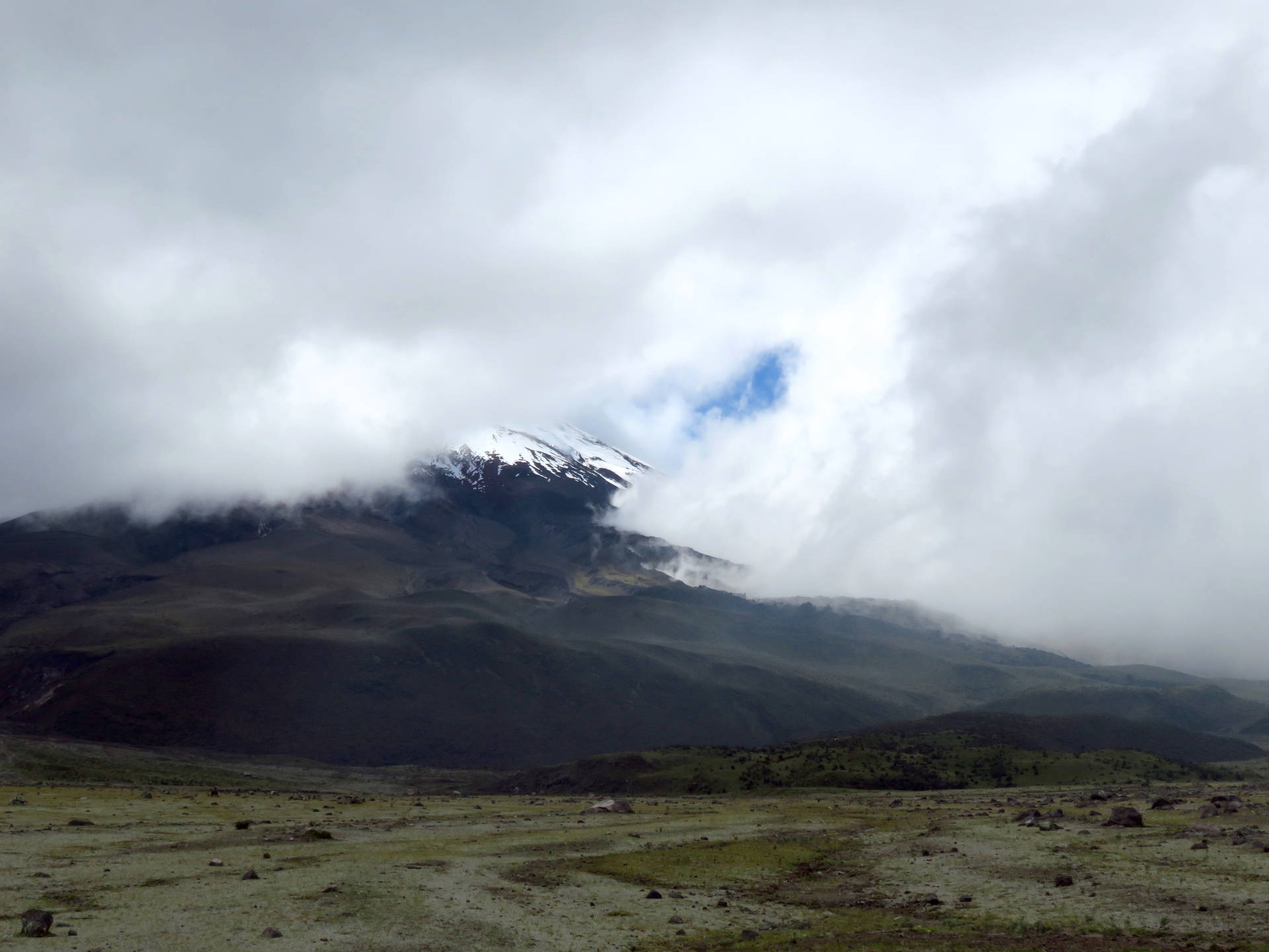 Ecuador Cotopaxi Mountain Trail Background