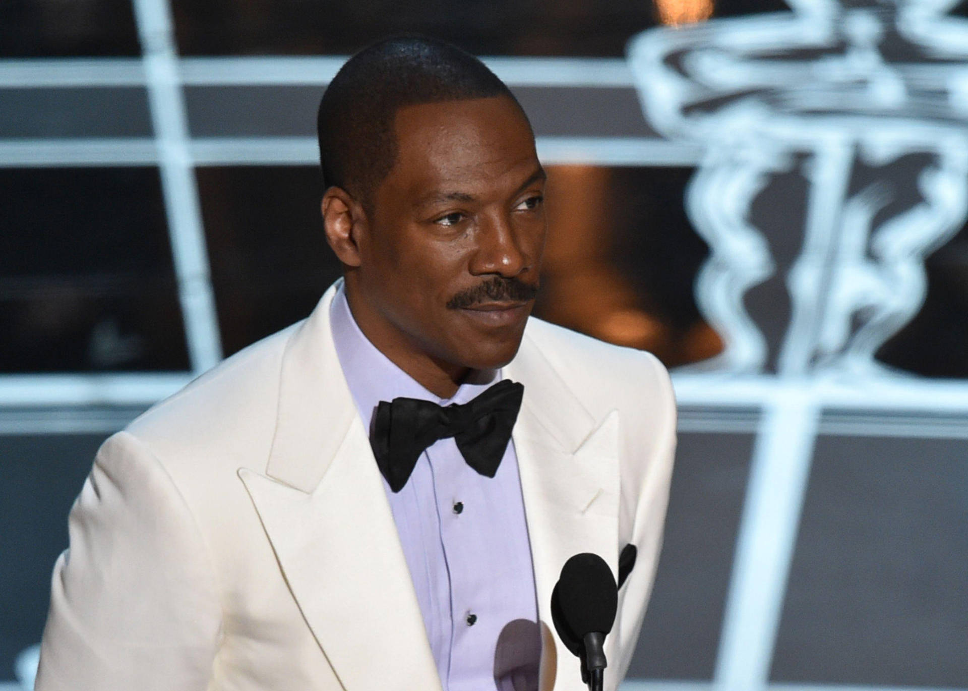 Eddie Murphy At The Oscars Background