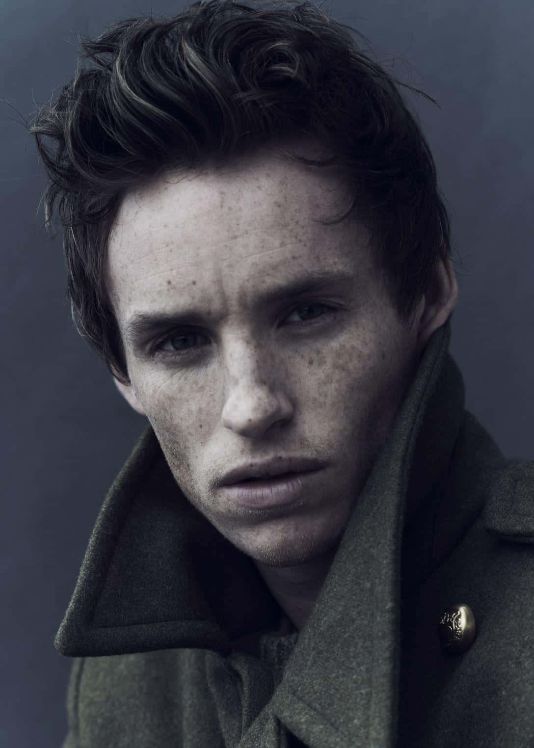 Eddie Redmayne Posing With His Iconic Smile Background