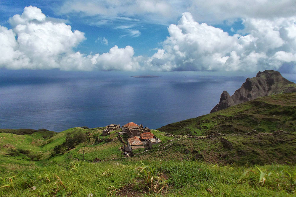 Edge Cliff In Cape Verde Background