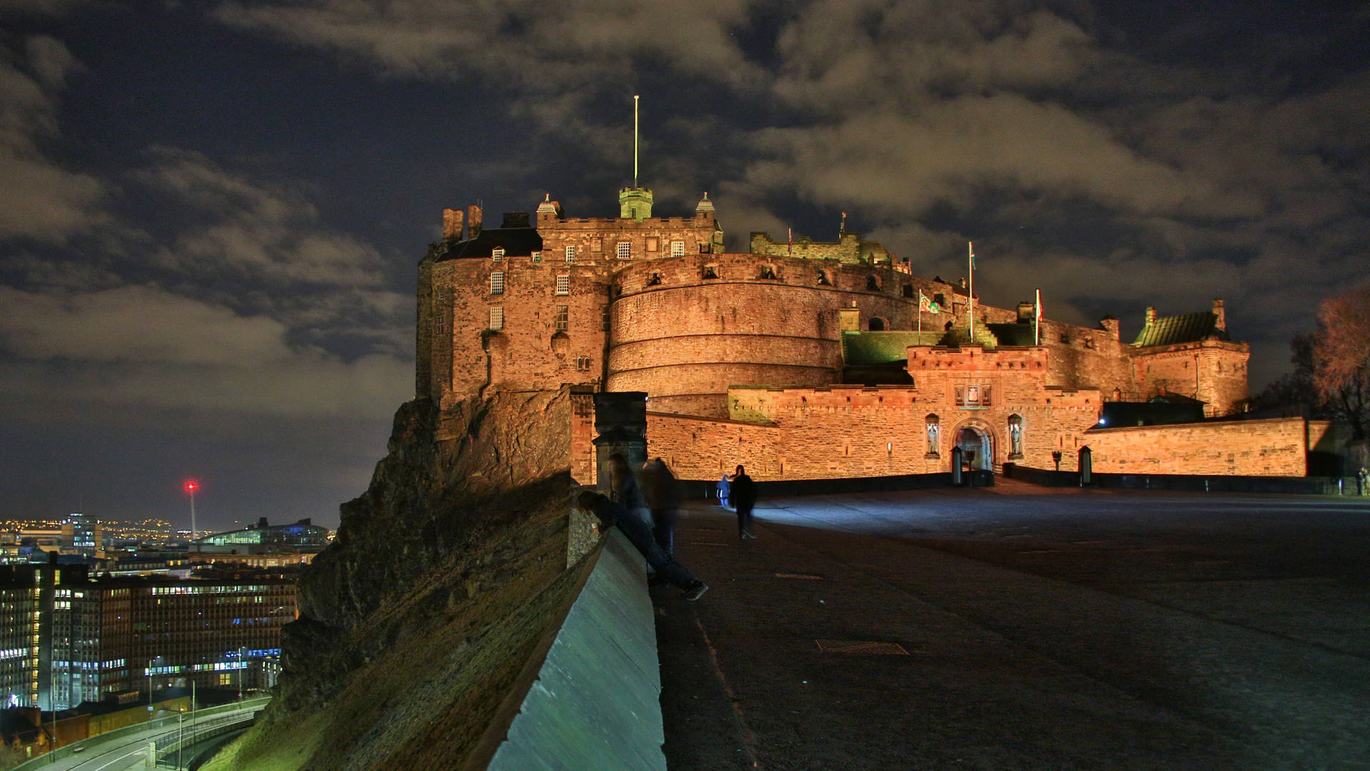 Edinburgh Castle's Entrance At Night Background