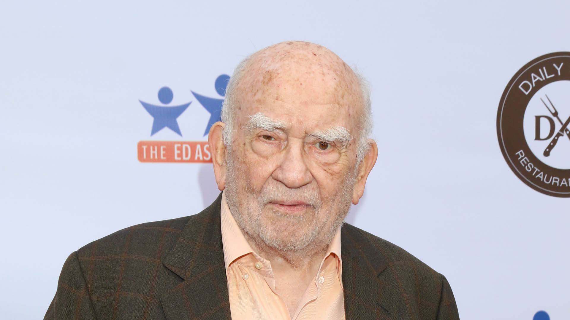 Edward Asner White Aesthetic Background Background