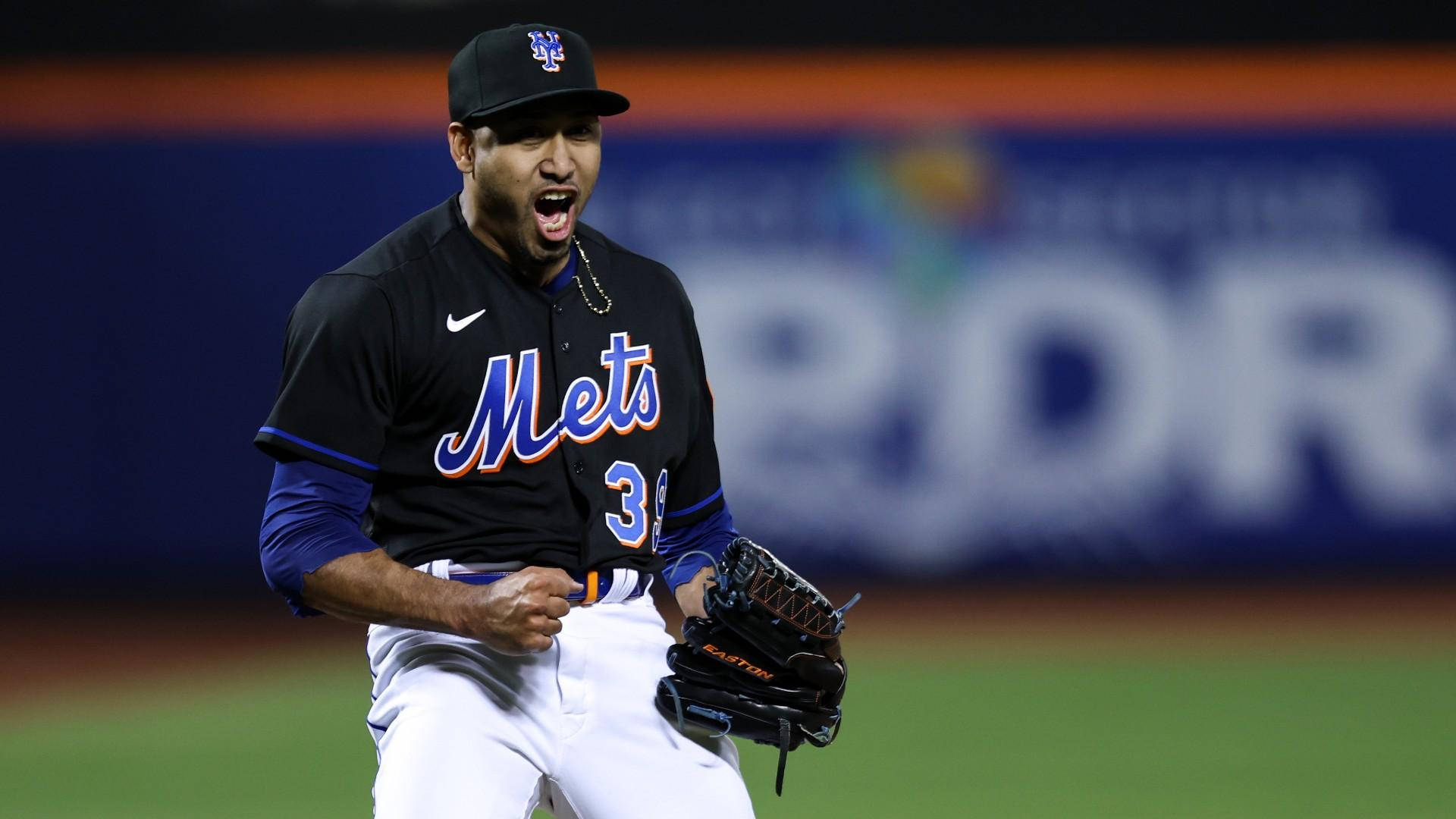 Edwin Diaz Celebrating In Black Mets Jersey Background