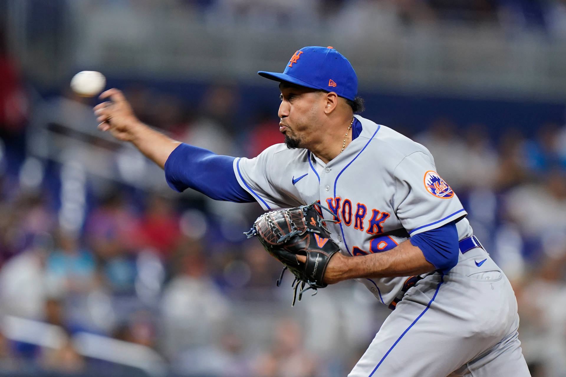 Edwin Diaz Throwing Baseball Background