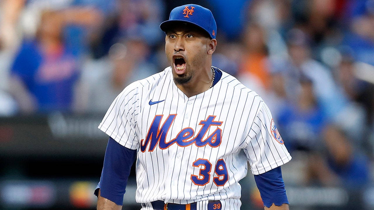 Edwin Diaz Yelling In Mets Uniform Background