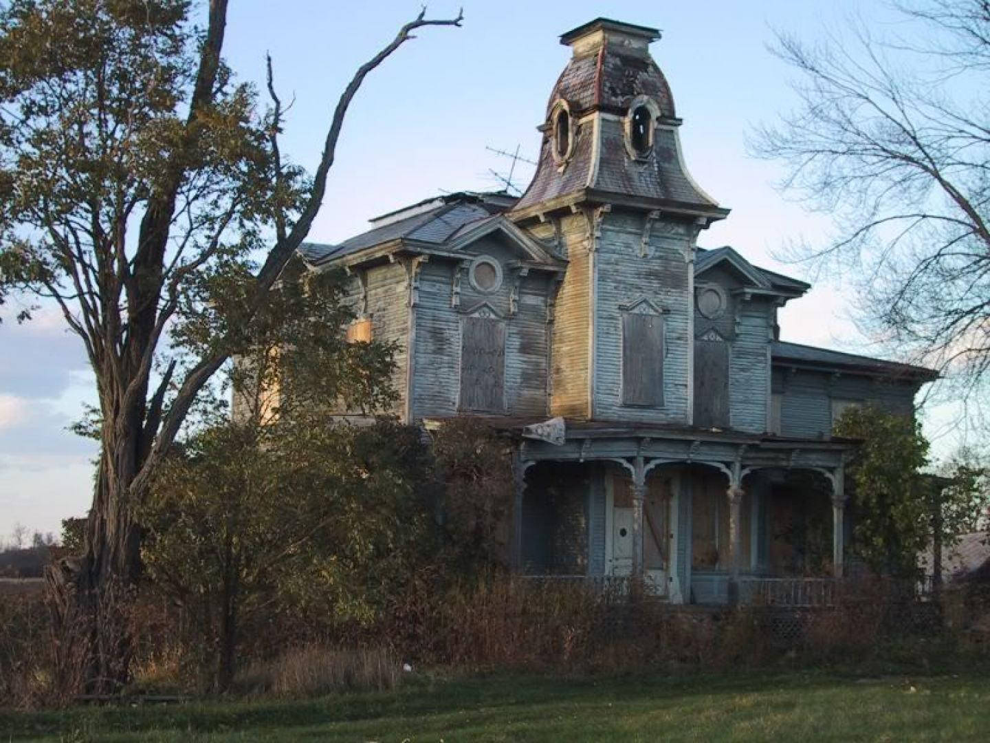 Eerie Old Wooden Haunted House Background