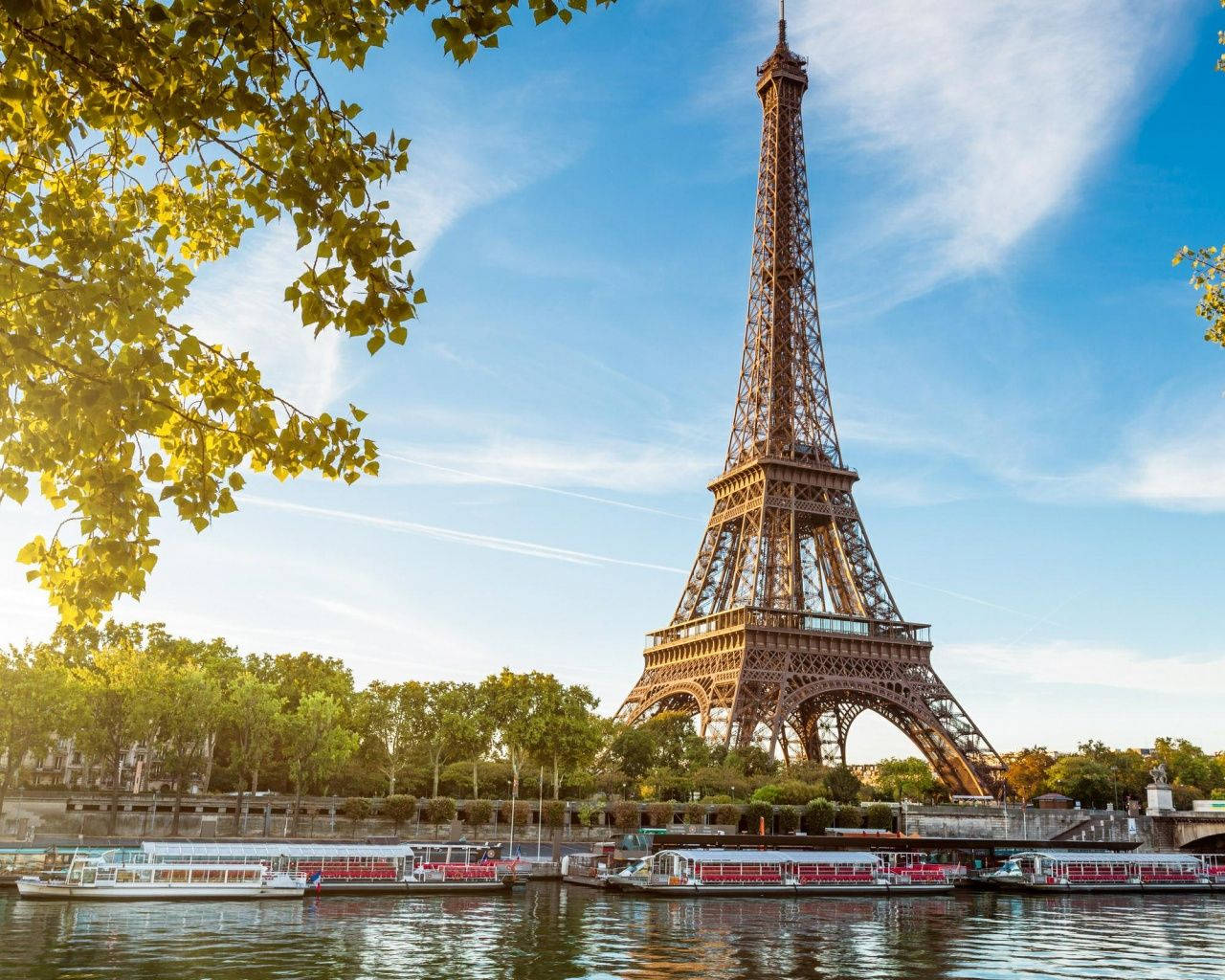Eiffel Tower Bassin De La Villette Background