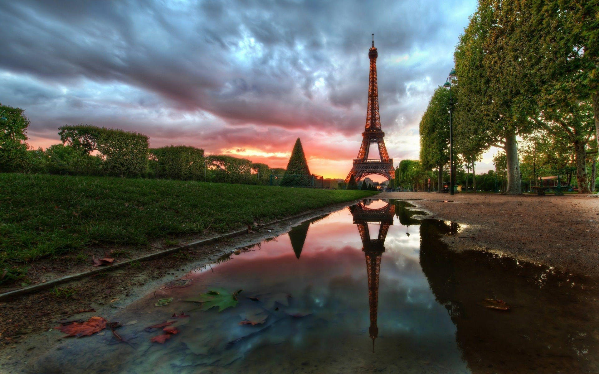 Eiffel Tower Reflection Photography Background