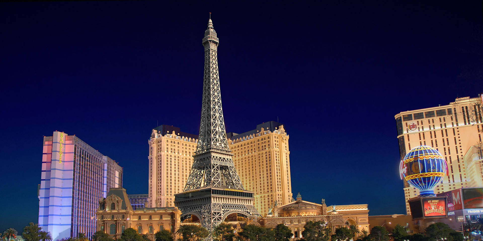 Eiffel Tower Tourist Attraction Paris Las Vegas