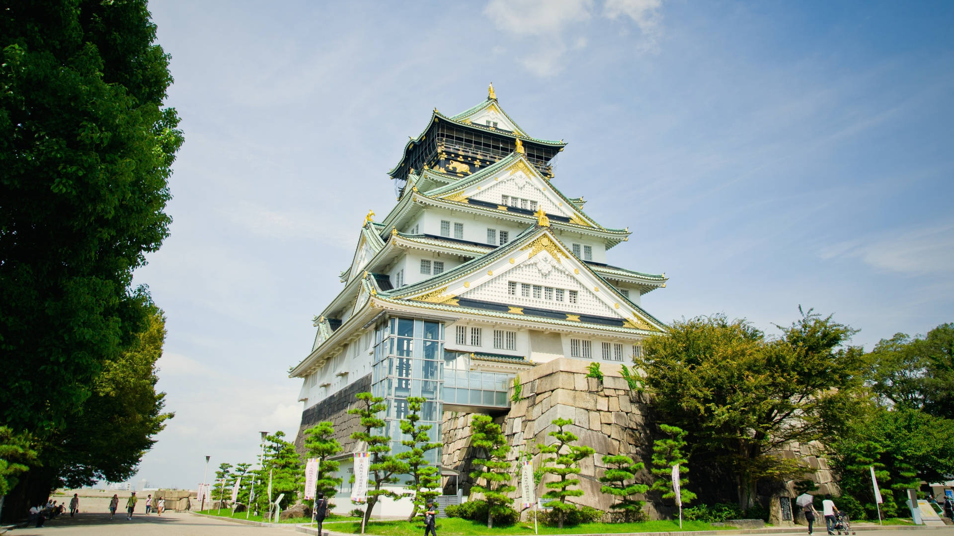 Eight-story Osaka Castle Background