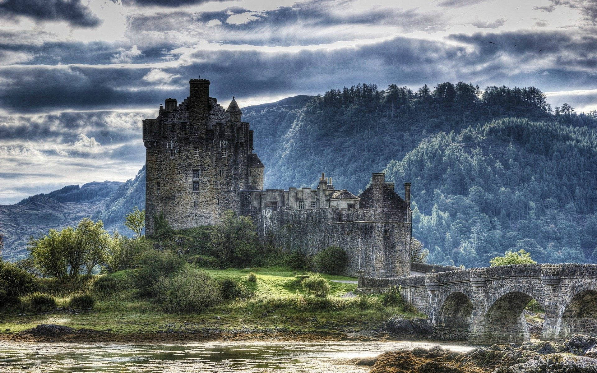 Eilean Donan Castle, Scotland Background